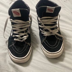 Black & White Sk8-Hi shoe